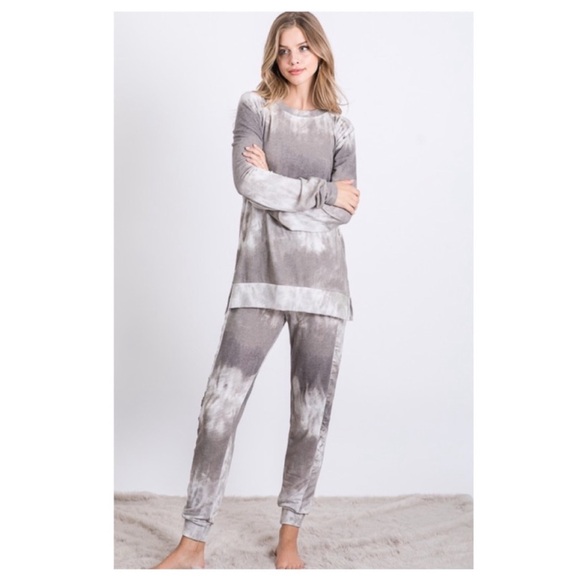 Slim Tie-Dye Joggers with a Shirred sides for a bit of Flair!
BRAND NEW✔️ - Picture 4 of 11